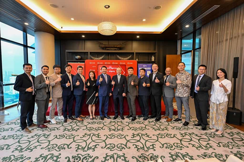 PingPong与CIMB合影