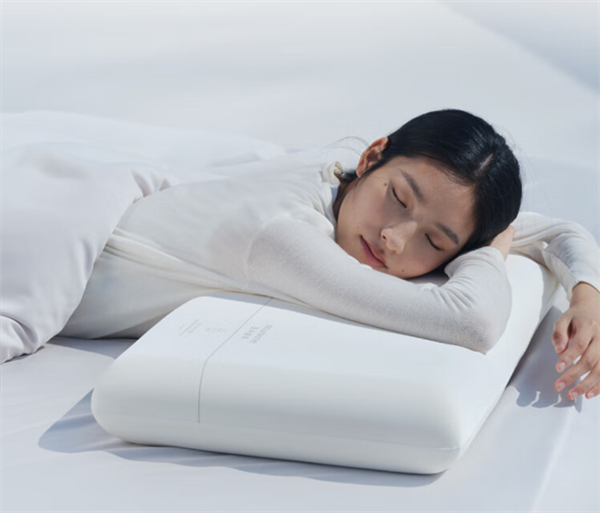 亚朵星球记忆棉枕